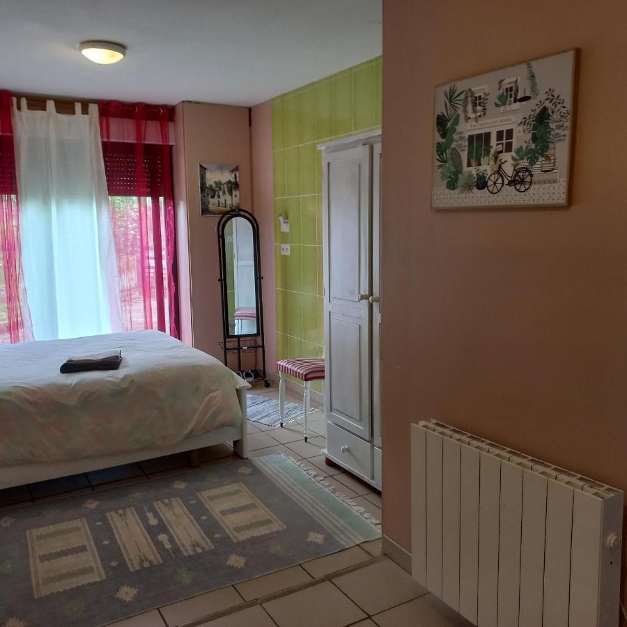 Chambre Spatieuse Avec Grand Lit. Aspet Εξωτερικό φωτογραφία