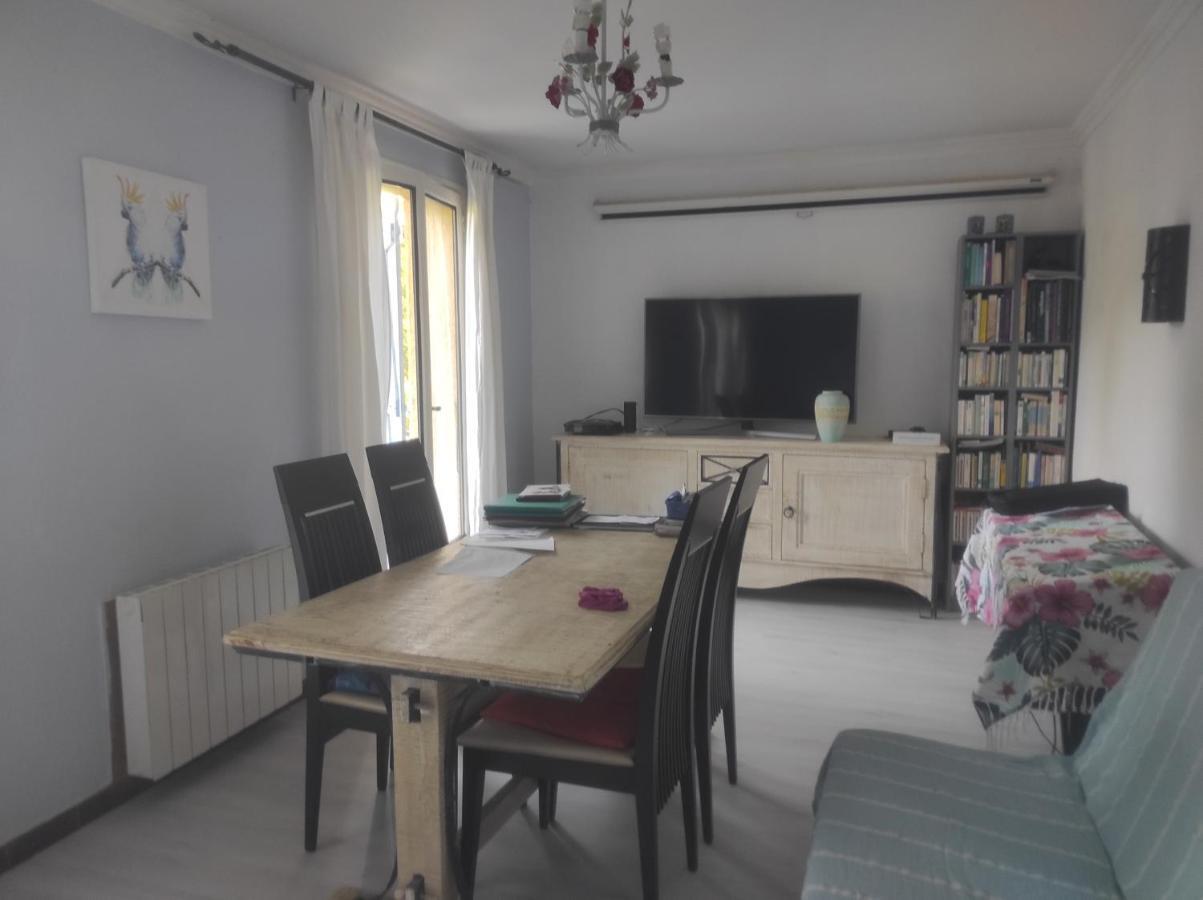 Chambre Spatieuse Avec Grand Lit. Aspet Εξωτερικό φωτογραφία