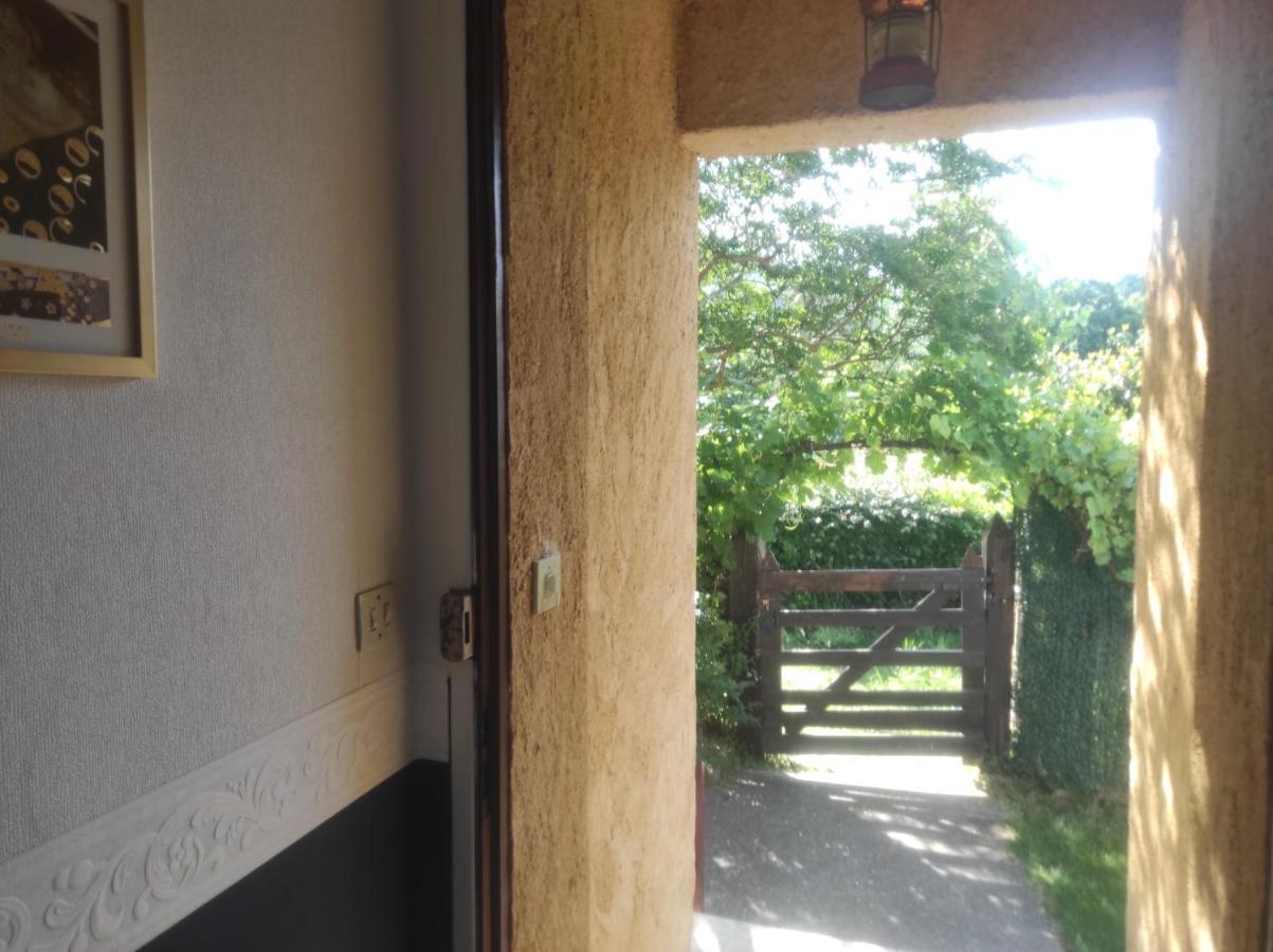 Chambre Spatieuse Avec Grand Lit. Aspet Εξωτερικό φωτογραφία